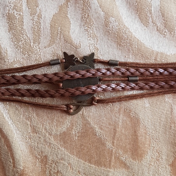 Alice in Wonderland leather quote bracelet - Picture 4 of 5